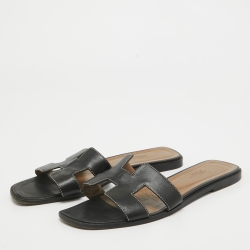 مملوكة مسبقًا Hermes Black Leather Oran Flat Slides Size 40