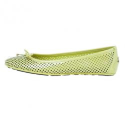 مملوكة مسبقًا Jimmy Choo Yellow Patent Walsh Ballet Flats Size 40
