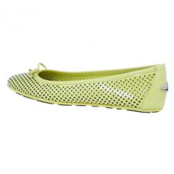 مملوكة مسبقًا Jimmy Choo Yellow Patent Walsh Ballet Flats Size 40