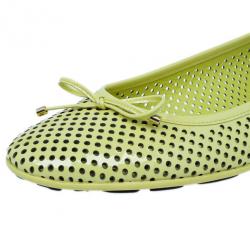 مملوكة مسبقًا Jimmy Choo Yellow Patent Walsh Ballet Flats Size 40