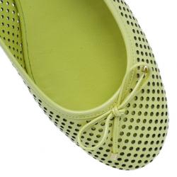 مملوكة مسبقًا Jimmy Choo Yellow Patent Walsh Ballet Flats Size 40