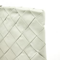 مملوكة مسبقًا Jimmy Choo White Leather Zulu Woven Clutch