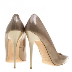 مملوكة مسبقًا حذاء كعب عالي جيمي تشو ابيل بمقدمة مدببة جلد لامع بيج لامع مقاس 41