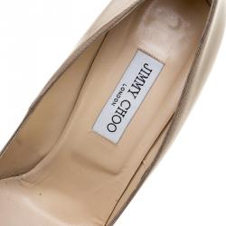 مملوكة مسبقًا حذاء كعب عالي جيمي تشو ابيل بمقدمة مدببة جلد لامع بيج لامع مقاس 41