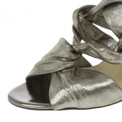 مملوكة مسبقًا Jimmy Choo Metallic Suede Knotted Kemble Sandals Size 38 .5