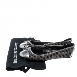 Pre Owned حذاء فلات باليه جيمي تشو تفاصيل فيونكة غطاء مقدمة جلد وشبك فضي ميتالك مقاس 42