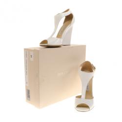 مملوكة مسبقًا Jimmy Choo White Patent Token T Strap Wedges Size 40