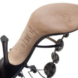 مملوكة مسبقًا صندل جيمي تشو ساتان مرصع بالجواهر أسود مقاس 38.5