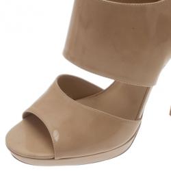 مملوكة مسبقًا صندل جيمي تشو برايفت جلد بيج لامع مقاس 39