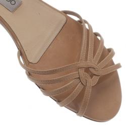 مملوكة مسبقًا صندل جيمي تشو جلد بيج لامع مسطح مقاس 40