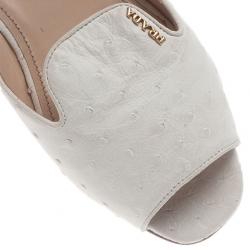 مملوكة مسبقًا Prada White Ostrich Leather Flat Slides Size 37