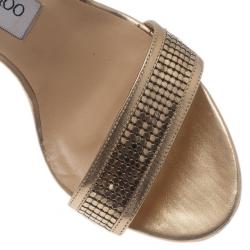 مملوكة مسبقًا صندل جيمي تشو بحزام ذهبي للكاحل مقاس 40