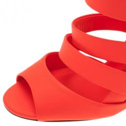 مملوكة مسبقًا صندل جيمي تشو دام تصميم متشابك جلد برتقالي نيون مقاس 39.5