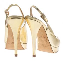 مملوكة مسبقًا صندل جيمي تشو جلد معدني ذهبي كلو كعب أمامي وفتحة خلفية للكعب مقاص 38.5