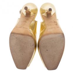 مملوكة مسبقًا صندل جيمي تشو جلد معدني ذهبي كلو كعب أمامي وفتحة خلفية للكعب مقاص 38.5