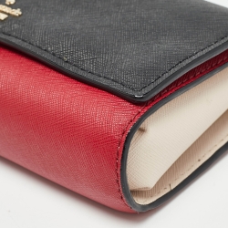 مملوكة مسبقًا حقيبة كلتش كيت سبيد كاميرون ستريت جلد ثلاثي اللون