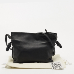 مملوكة مسبقًا �حقيبة كلتش لويفي فلامينكو جلد أخضر زيتوني