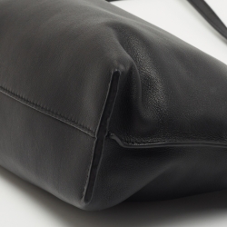 مملوكة مسبقًا حقيبة كلتش لويفي فلامينكو جلد أخضر زيتوني