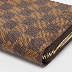 مملوكة مسبقًا Louis Vuitton Monogram Canvas Zippy Wallet