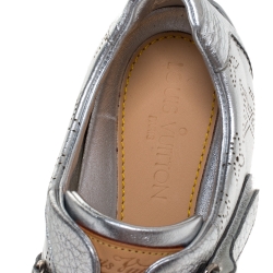 مملوكة مسبقًا Louis Vuitton Silver Mahina Leather Trainers Size 39.5