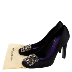 Pre Owned حذاء كعب عالي لوي فيتون مزخرف كريستال مقدمة مربعة ساتان أسود مقاس 38.5