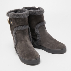 مملوكة مسبقًا Louis Vuitton Grey Suede and Shearling Fur Ankle Boots Size 37