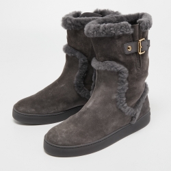 مملوكة مسبقًا Louis Vuitton Grey Suede and Shearling Fur Ankle Boots Size 37