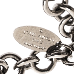 مملوكة مسبقًا دلاية حقيبة وميدالية مفاتيح لوي فيتون Ivorie Fleur d'Epi لون فضي