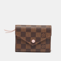 مملوكة مسبقًا Louis Vuitton Rose Ballerine Monogram Canvas Victorine Compact Wallet