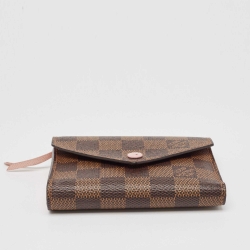 مملوكة مسبقًا Louis Vuitton Rose Ballerine Monogram Canvas Victorine Compact Wallet