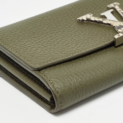 Pre Owned Louis Vuitton Green/Beige Taurillon Leather and Python Capucines Wallet