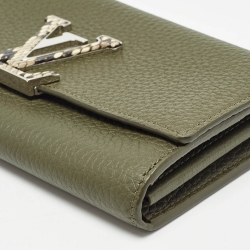Pre Owned Louis Vuitton Green/Beige Taurillon Leather and Python Capucines Wallet