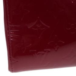 مملوكة مسبقًا Louis Vuitton Red Monogram Vernis Roxbury Drive