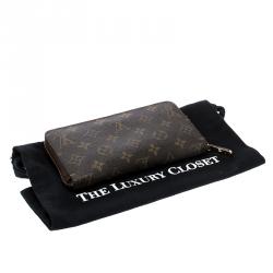 Louis Vuitton Monogram Canvas Zippy wallet