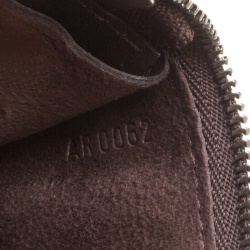 مملوكة مسبقًا حقيبة إكسسوارات صغيرة لوي فيتون جلد أيبي موكا 24