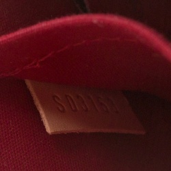 مملوكة مسبقًا حقيبة لوي فيتون ألما فيرنيه مونوغرامي عنابية BB