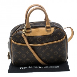 مملوكة مسبقًا حقيبة لوي فيتون دوفيل كانفاس مونوغرامية