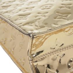 مملوكة مسبقًا Louis Vuitton Limited Edition Gold Monogram Miroir Sac Plat