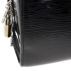 مملوكة مسبقًا Louis Vuitton Black Epi Leather Pont-Neuf PM Bag