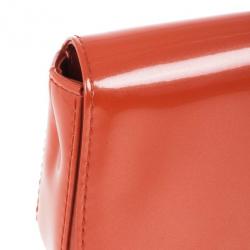 مملوكة مسبقًا Louis Vuitton Orange Patent Leather Sobe Clutch