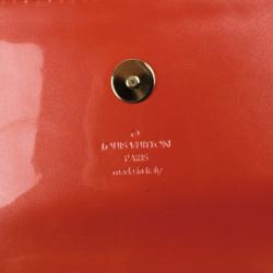 مملوكة مسبقًا Louis Vuitton Orange Patent Leather Sobe Clutch