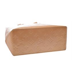 مملوكة مسبقًا Louis Vuitton Noisette Monogram Vernis Reade PM Bag