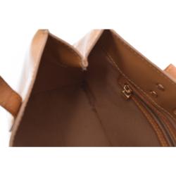 مملوكة مسبقًا Louis Vuitton Noisette Monogram Vernis Reade PM Bag