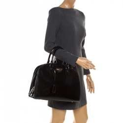 مملوكة مسبقًا Louis Vuitton Black Electric Epi Leather Pont Neuf GM Bag