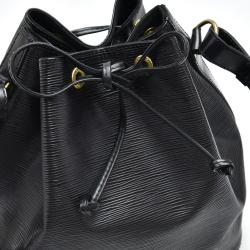 مملوكة مسبقًا Louis Vuitton Noir Epi Leather Noe Bag