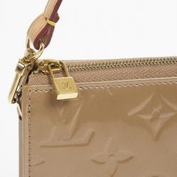 مملوكة مسبقًا Louis Vuitton Beige Monogram Vernis Lexington Pochette Bag