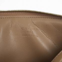 مملوكة مسبقًا Louis Vuitton Beige Monogram Vernis Lexington Pochette Bag