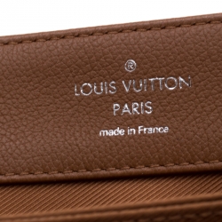 مملوكة مسبقًا Louis Vuitton Tan Leather Lockme II Bag