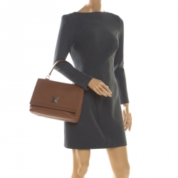 مملوكة مسبقًا Louis Vuitton Tan Leather Lockme II Bag