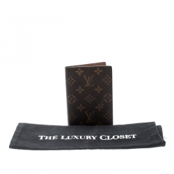 مملوكة مسبقًا Louis Vuitton Monogram Canvas Passport Holder